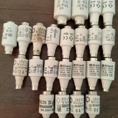 Cylindrical fuses new, pack of 23, various amps