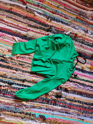 Green short shirt with chest zipper like new, size M