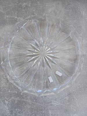 Round serving platter used, 31 cm diameter