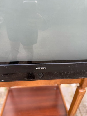 Vintage CRT τηλεόραση Funai μεταχειρισμένη με retro αισθητική