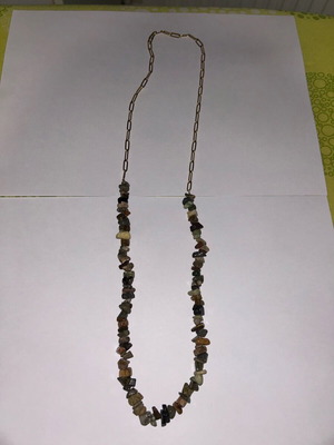 Necklace with stones like new, gold-colored chain
