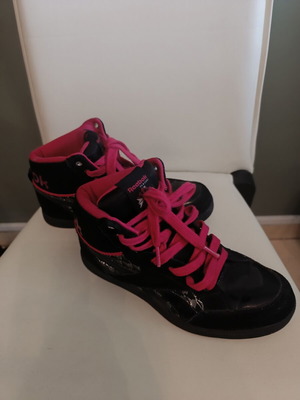 Reebok Classic high sneakers black with fuchsia pink details