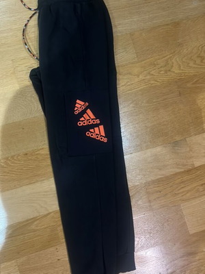 Adidas sportswear black like new, size S