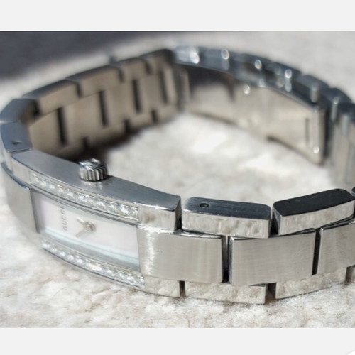 Gucci 4600L vintage watch like new, women's stainless steel with diamonds