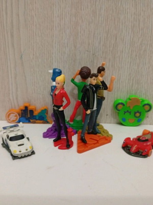 Kinder Joy Surprise μεταχειρισμένες φιγούρες και αυτοκινητάκια Fast and the Furious Spy Racers σετ