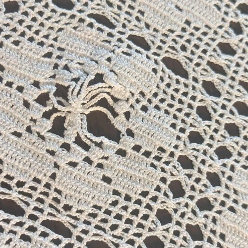 Crochet lace set with doily like new, white
