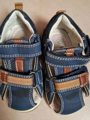 Oscal sandals used, size 20 for boys