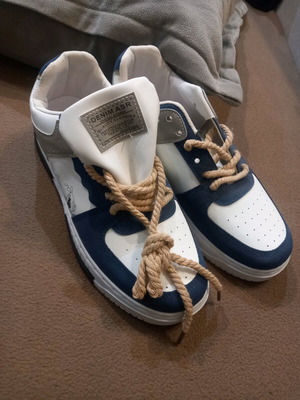 Shoe new, size 39, white and gray