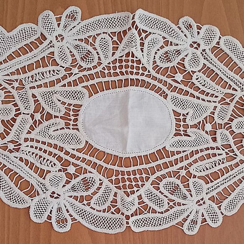 Handmade lace table runner like new, ecru, 47x31 cm