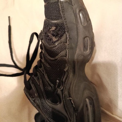 Black athletic shoes size 38 with chunky retro design
