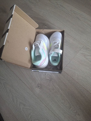 Adidas Runfalcon 5 kids' athletic shoes size 26