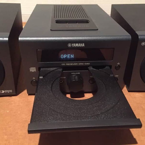 Yamaha CRX-040 sound system like new with CD, MP3, USB, iPod dock, radio