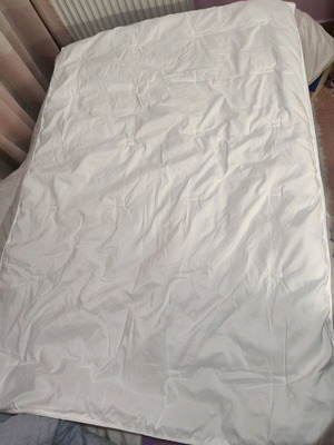 Saint Clair white microfiber crib comforter like new 140x110