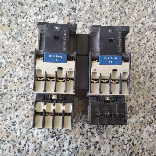 Telemecanique LC1D1810 power relay double coil 110V AC