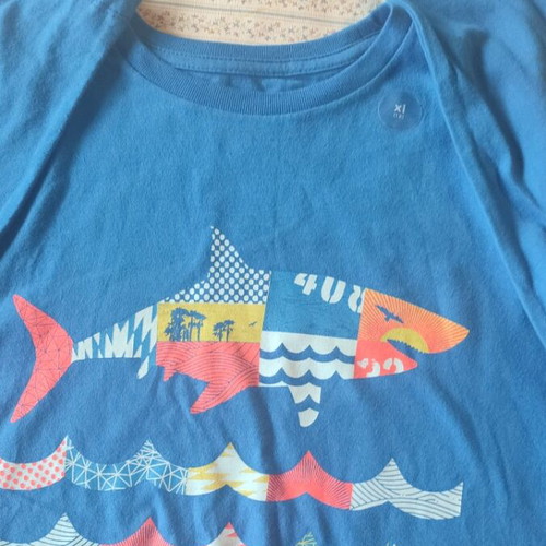 Gap long-sleeved shirt new with shark design and colorful print