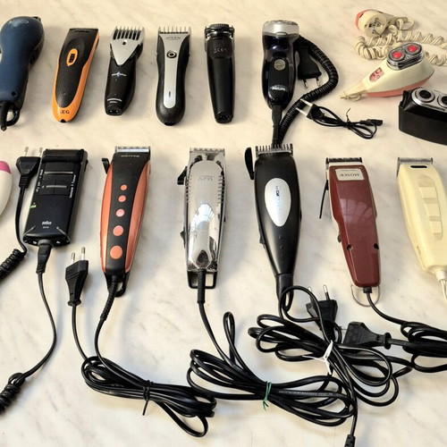 Lot of 16 electric shavers and hair clippers for parts or collection