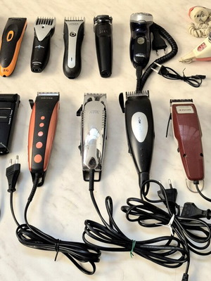 Lot of 16 electric shavers and hair clippers for parts or collection