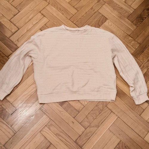 Soft pink sweatshirt like new, hoodless and warm