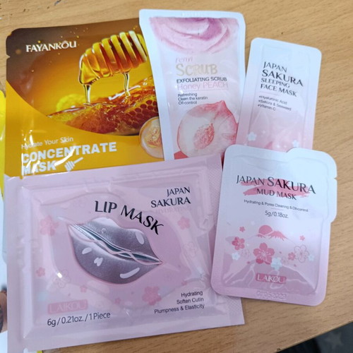 Face mask set of 5 new, includes lip scrub mask