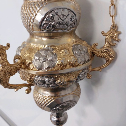 Bronze lamp used like new with beautiful designs and 70 cm chain