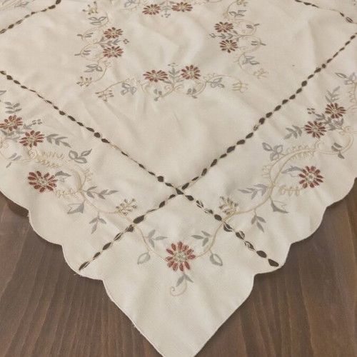 Set of round and square tablecloths like new