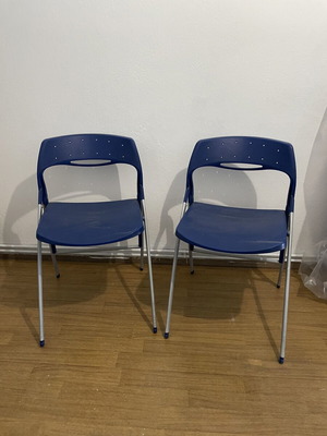 Folding chairs like new, plastic with metal legs, set of 2 blue