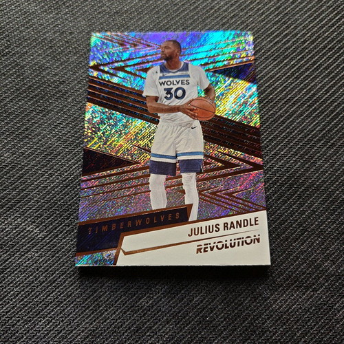 Base card Julius Randle Revolution NBA 24/25 new, authentic