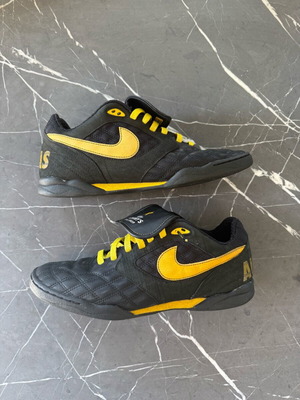 Nike x Mellow Johnny’s Bike Shop αθλητικά μεταχειρισμένα, μέγεθος 45, μαύρα με κίτρινα κορδόνια