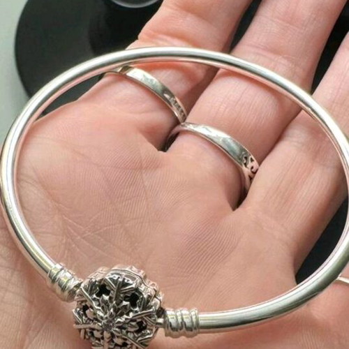 Pandora bracelet genuine, like new, gray size 17