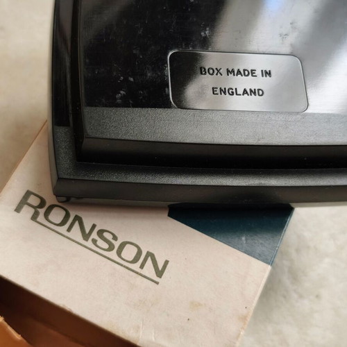 Ronson Varaflame Lighter Box like new, complete set