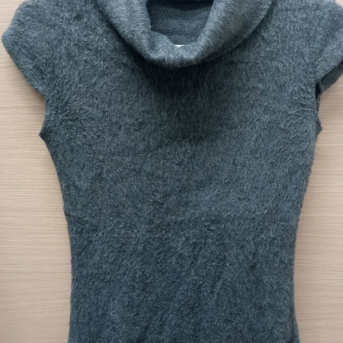 Sleeveless women's top gray, soft fabric, like new, size M