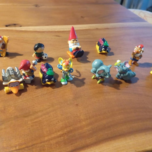 Kinder miniatures used, assorted old pack