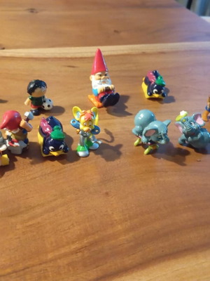 Kinder miniatures used, assorted old pack