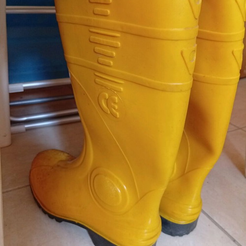 Fishing boots used with weights inside, excellent condition