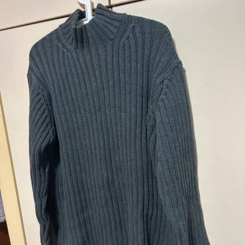 Gap sweater like new with low turtleneck gray size L