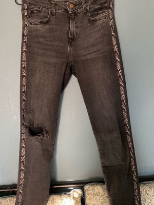 Zara black stretch denim jeans with rip and side stripe, like new