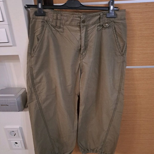H&M Capri pants like new, khaki color, size M