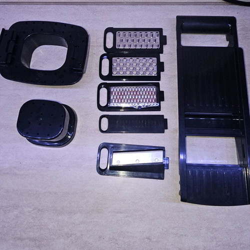 Mandoline like new with various cutting knives