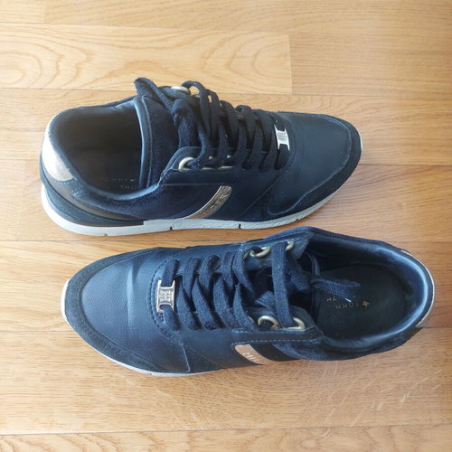 Tommy Hilfiger sneakers like new, size 37, black and gold