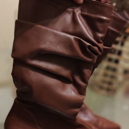 Brown boots used, size 40, with gathers and low heel