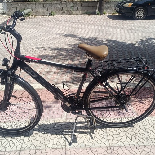 City Bicycle 28" like new, V-Brakes, front suspension, 29 inch wheels