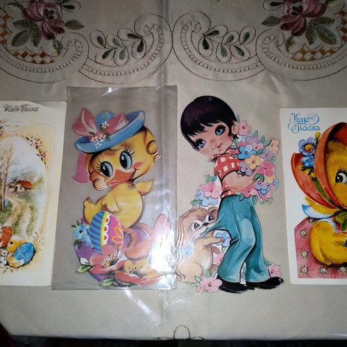 Vintage Easter cards new with holder for decor