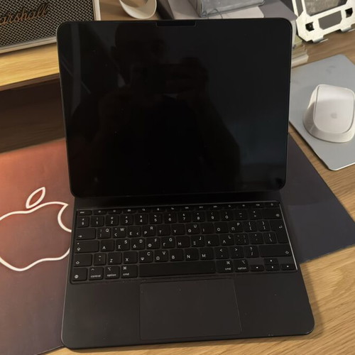 iPad Pro M4 13 Inch 256GB Like New