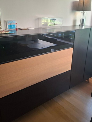 Μπουφές Boconcept Lugano σαν καινούργιο, δρυς και γυαλί