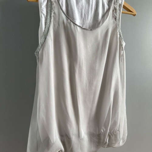 Toi&Moi blouse like new, white with silver details, size M