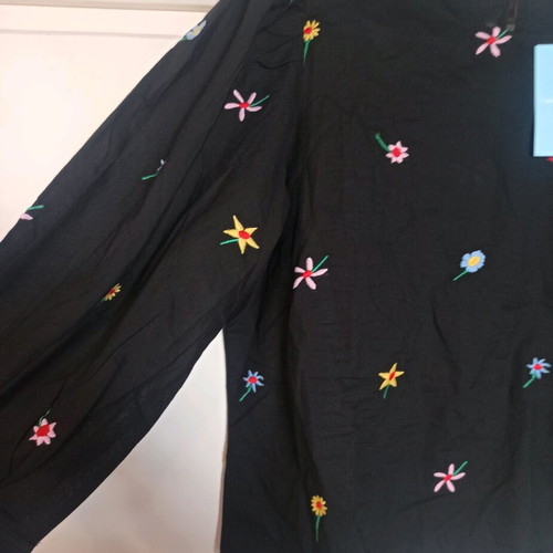 Compañía Fantástica top new with embroidered colorful flowers, size XL