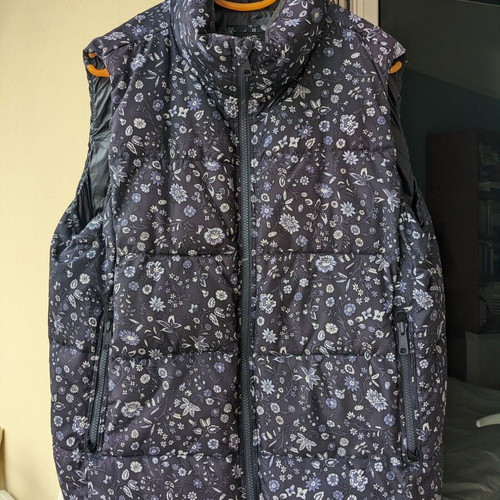 Gap sleeveless puffer jacket like new with floral pattern blue-purple