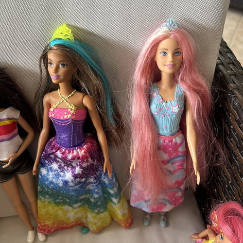 Barbie Vespa with 6 Barbie dolls and pony with 3 Chelsea dolls like new