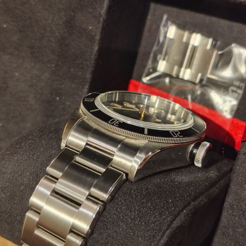 Tudor Black Bay Heritage 41 wristwatch like new, black