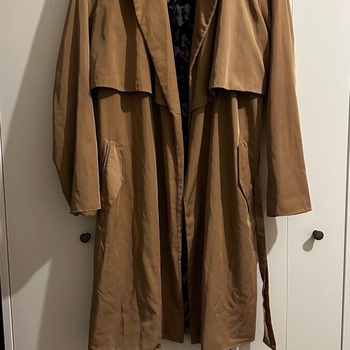 Zara trench coat used with printed lining and satin texture size M